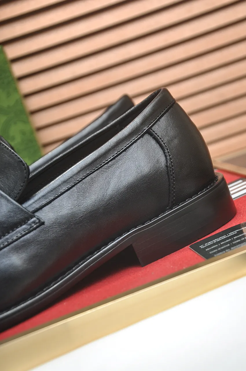 Men's shoes 💰580💶 Brand: GUCCI (Gucci) Standard code: Men's code 38/44 (45 can be customized) Grade: Same as the official website Original quality Material: Original cowhide Water-dyed cowhide lining Original rubber outsole Style category: Men's fashionable casual leather shoes Distinguished big-name luxury elements Top luxury Color: Actual picture
